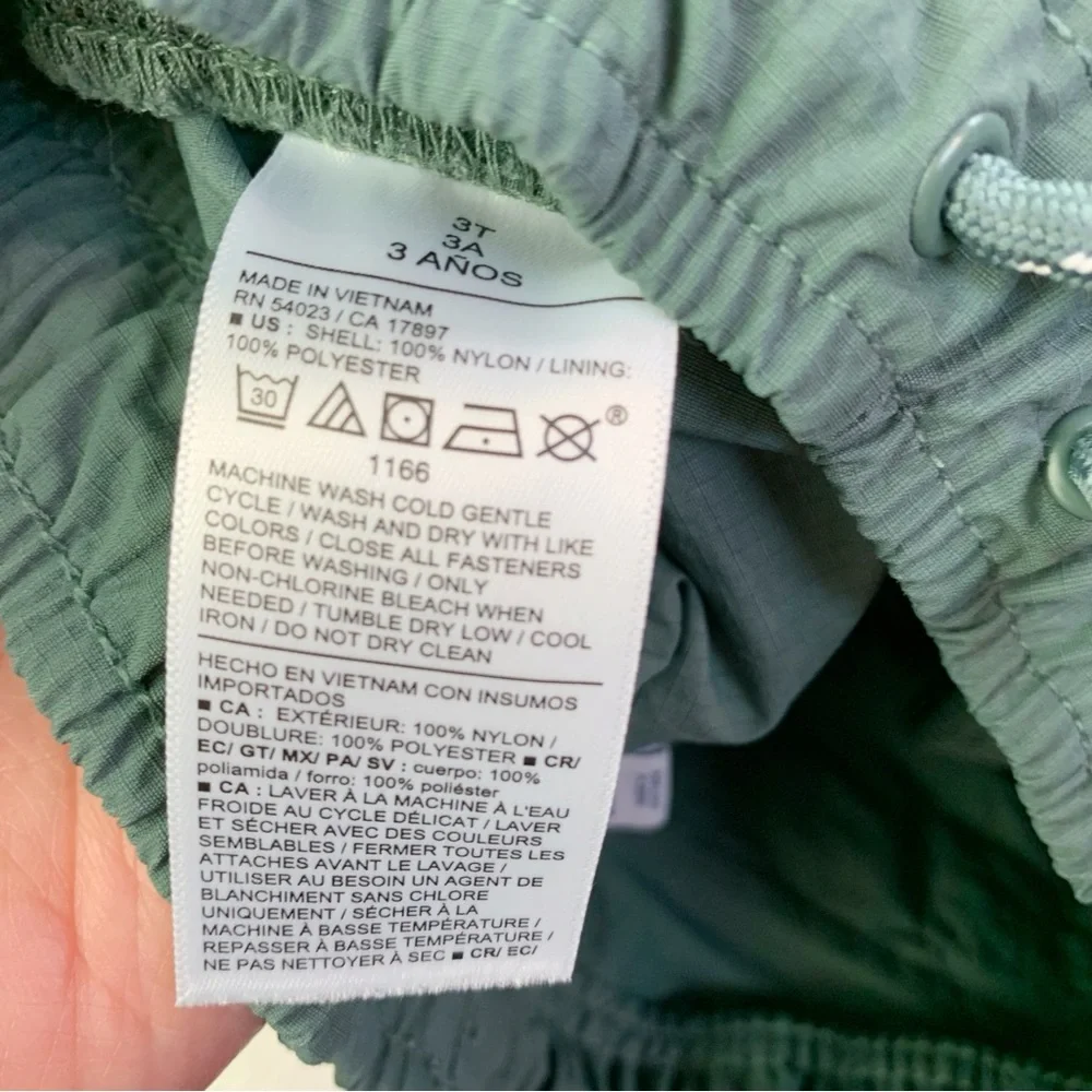 Old Navy Sage Green nylon Cargo Shorts‎